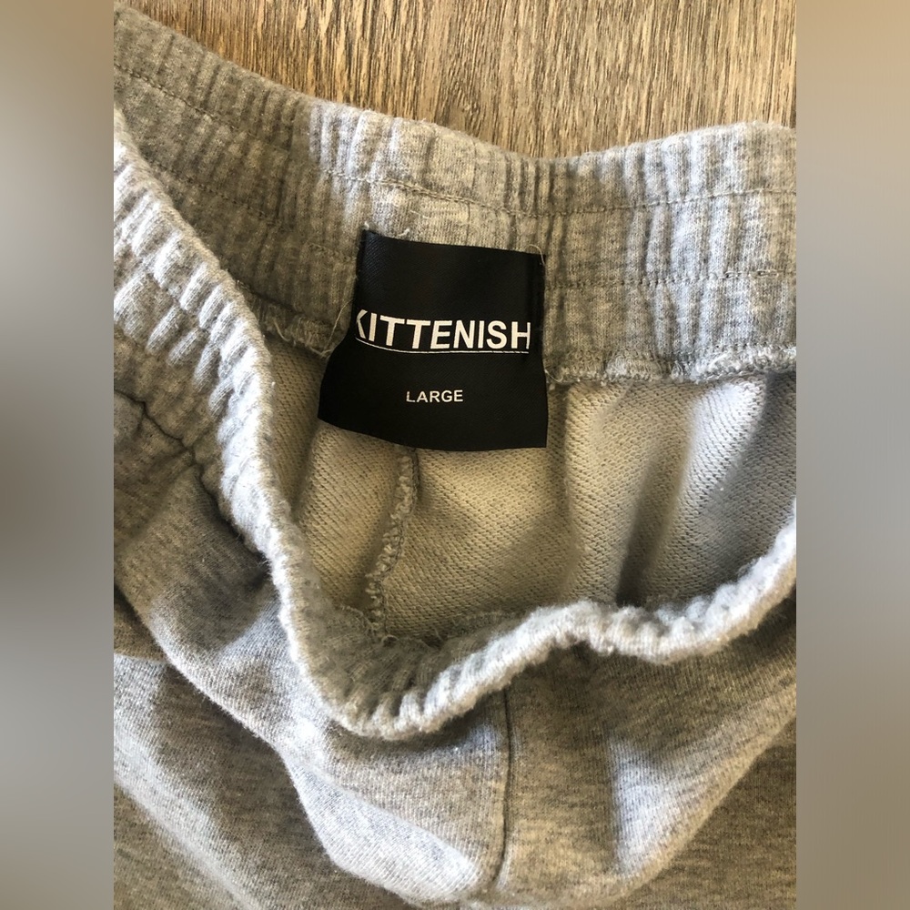 Kittenish two piece set - Picture 2 of 3